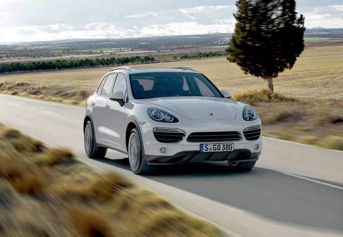 Porsche Cayenne: 
H βασισμένη στο VW Touareg, Cayenne γέμισε για τα καλά τα τα-
μεία της φίρμας. Σήμερα, βρίσκεται στη δεύτερη γενιά της...